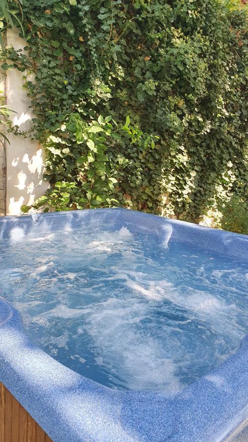 Le 4 Feuilles En.Camargue Hotell Bernis Eksteriør bilde