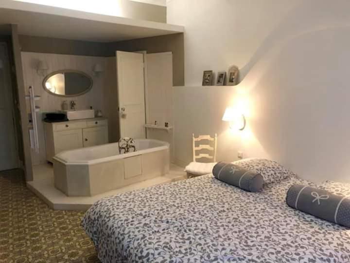 Le 4 Feuilles En.Camargue Hotell Bernis Eksteriør bilde